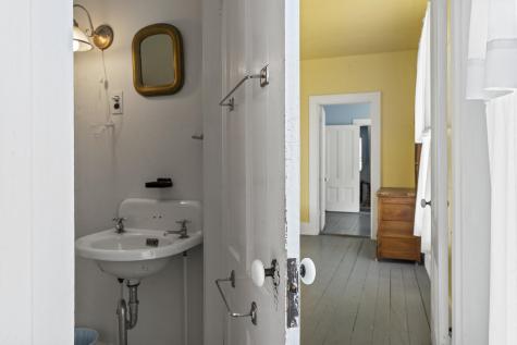 9 Grove Street Boothbay ME 04544