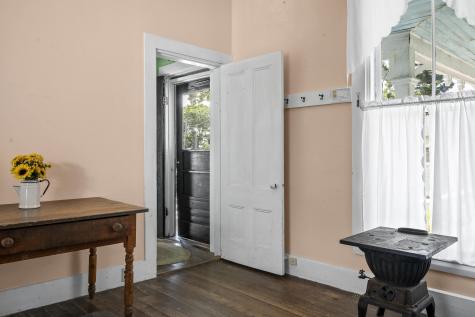 9 Grove Street Boothbay ME 04544