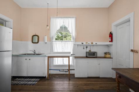 9 Grove Street Boothbay ME 04544