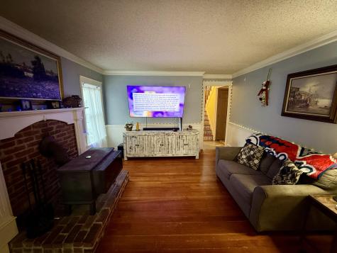 7 Old Lewiston Road Monmouth ME 04265