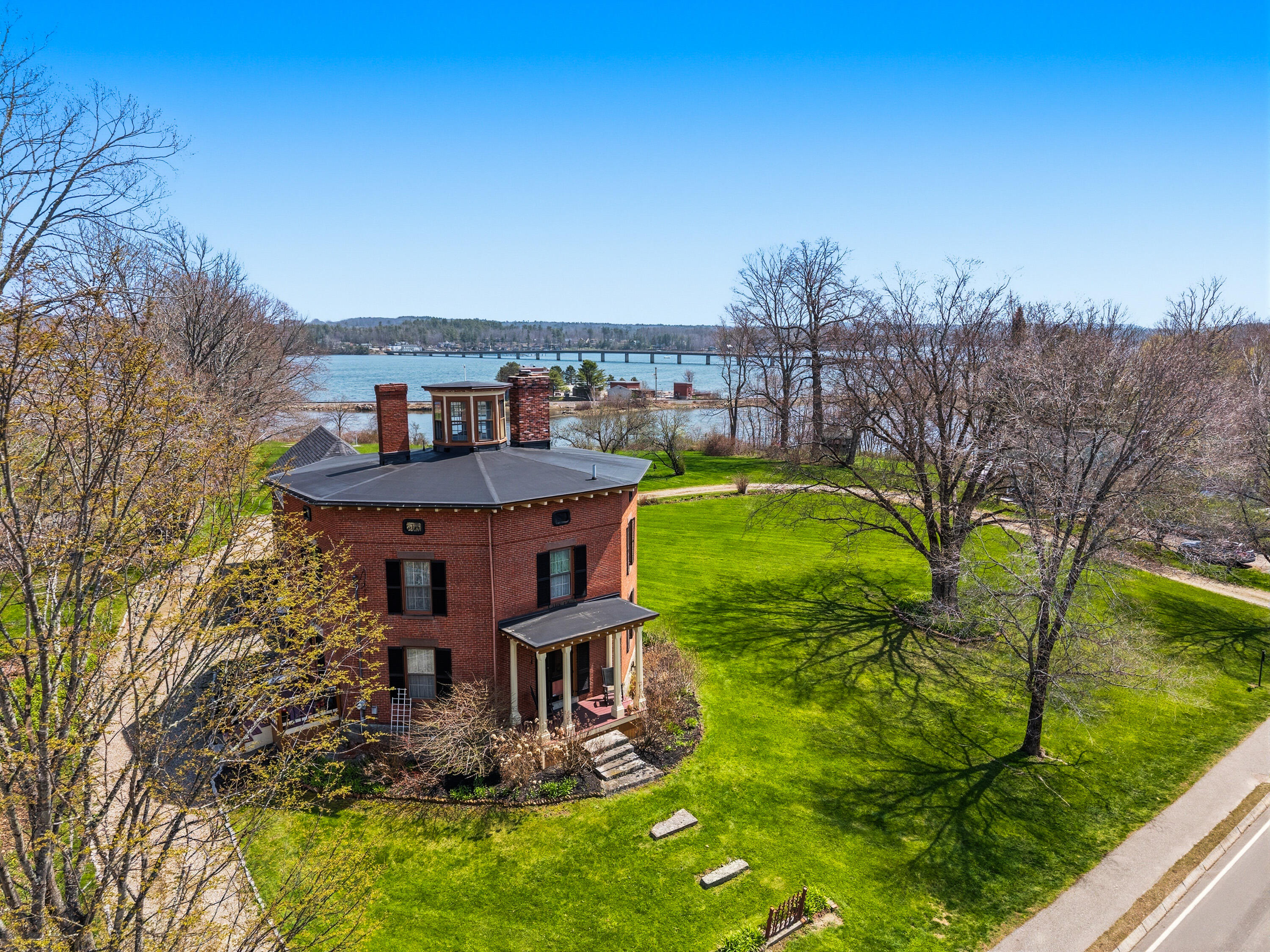 63 Federal Street Wiscasset ME 04578