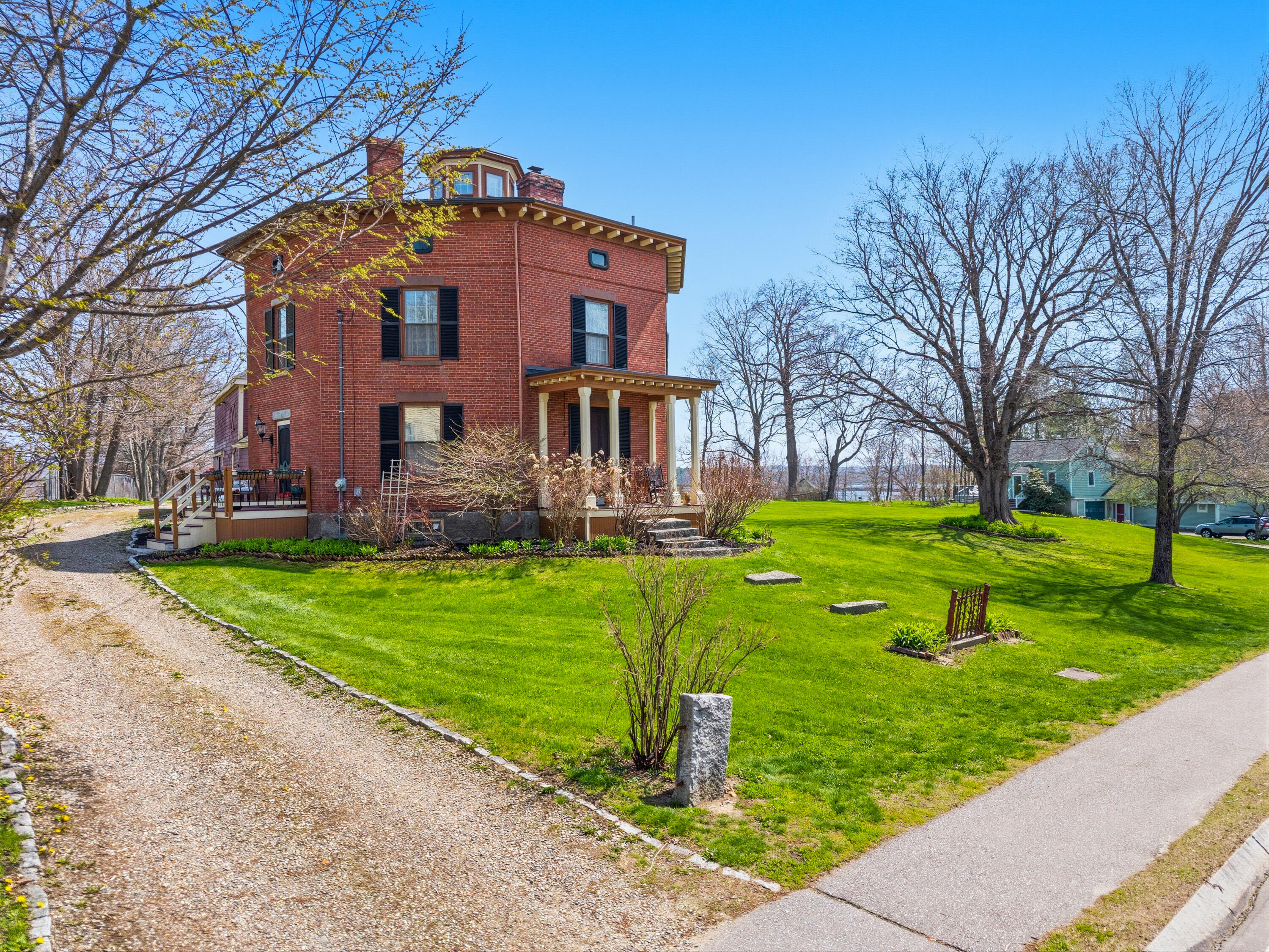 63 Federal Street Wiscasset ME 04578