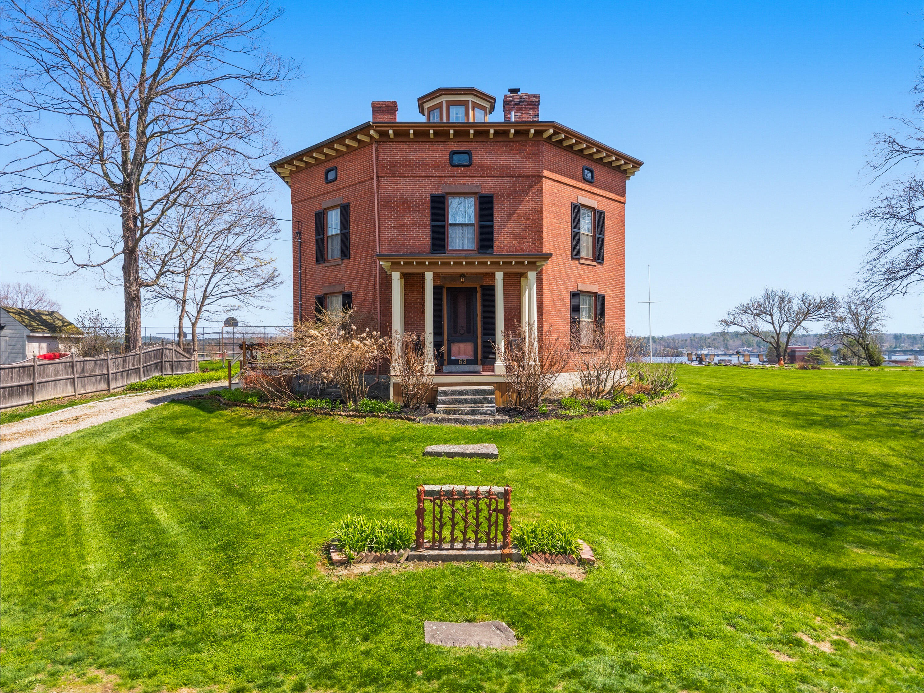 63 Federal Street Wiscasset ME 04578