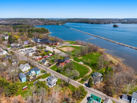 63 Federal Street Wiscasset ME 04578