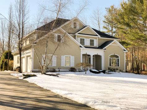 37 Oakmont Drive Falmouth ME 04105