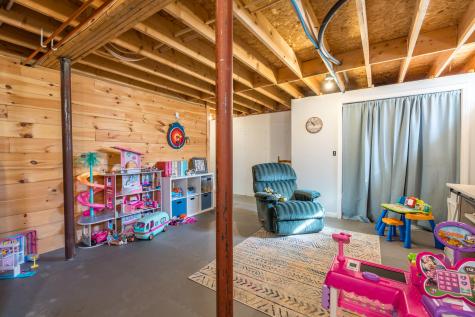686 Brighton Hill Road Minot ME 04258