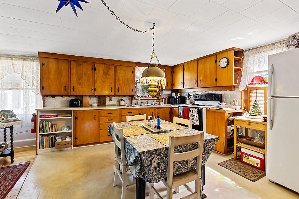 1023 Pond Road Sidney ME 04330