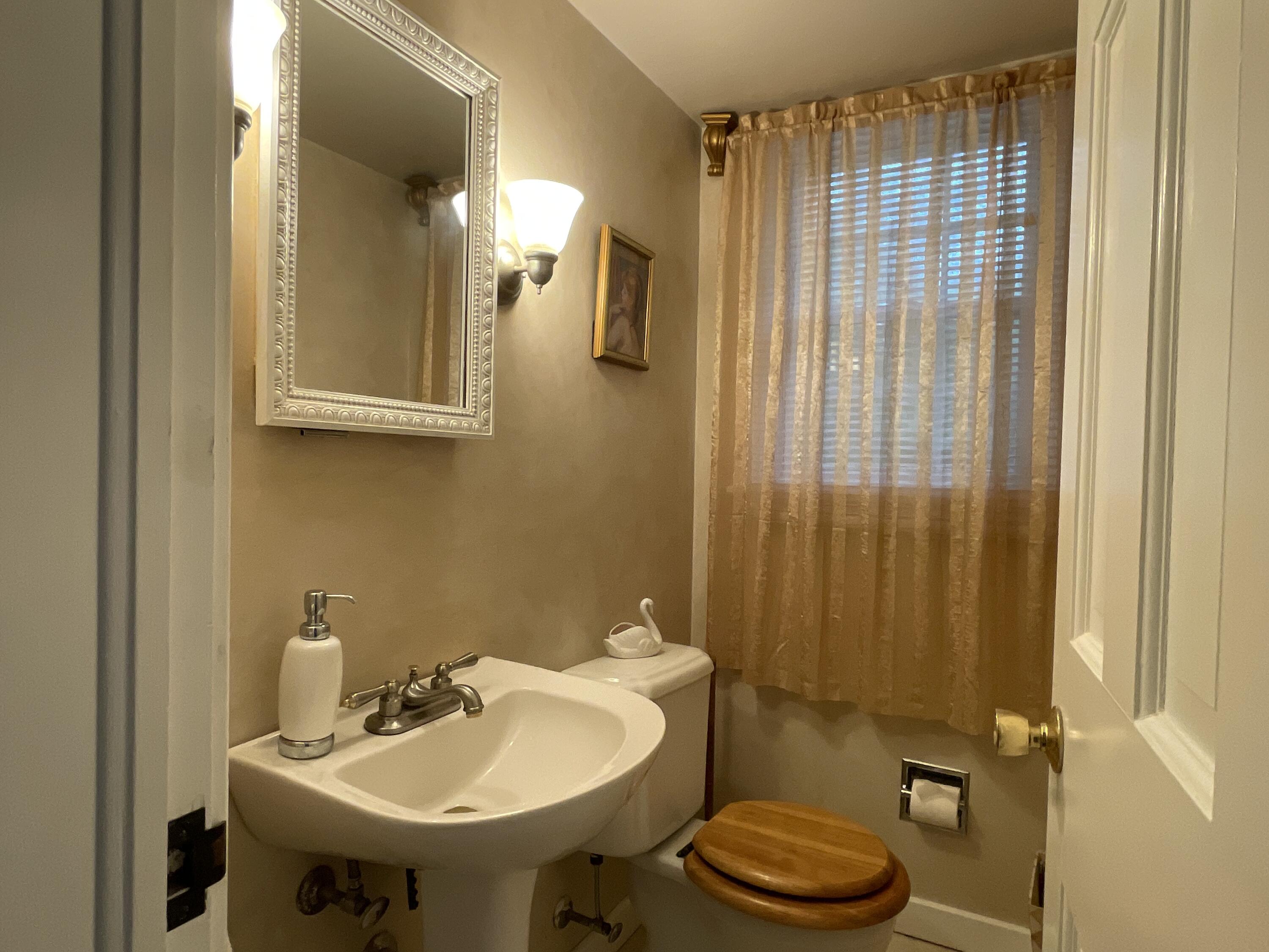 29 Delcliffe Lane Lewiston ME 04240