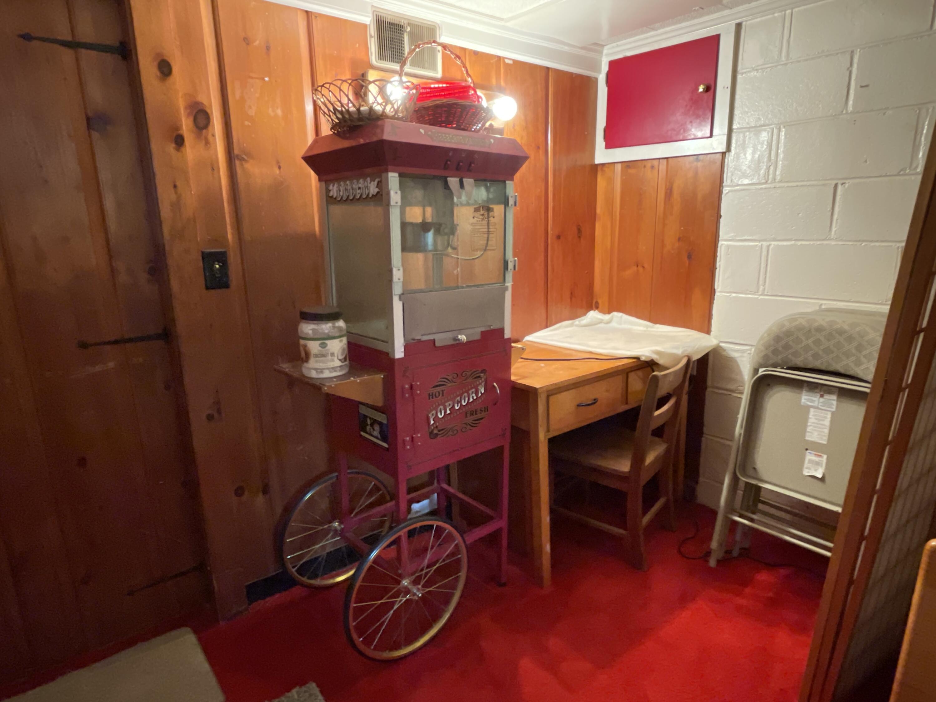 29 Delcliffe Lane Lewiston ME 04240