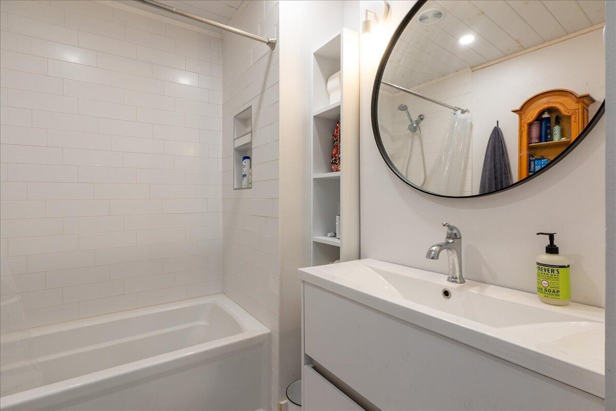 70 Pinkham Road Damariscotta ME 04543