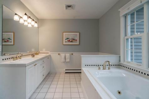 16 Aster Lane Falmouth ME 04105