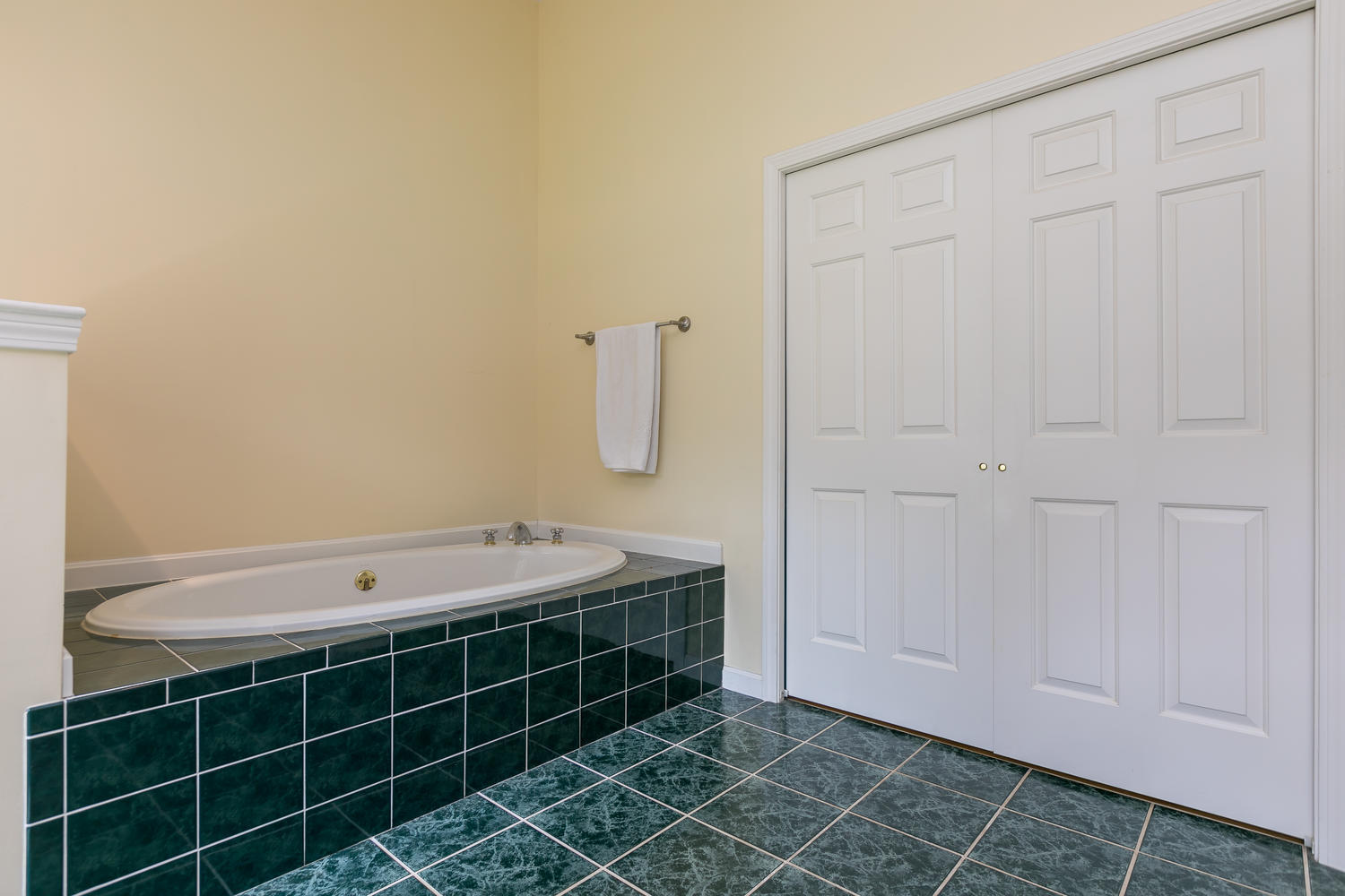 32 Colonial Drive Durham ME 04222