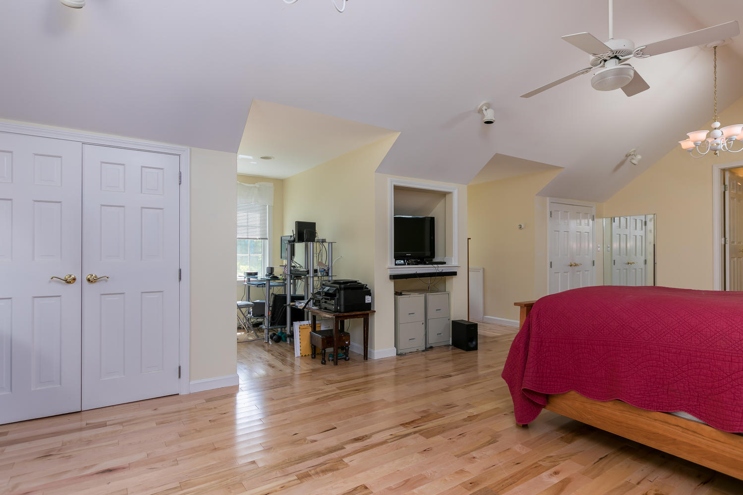 32 Colonial Drive Durham ME 04222