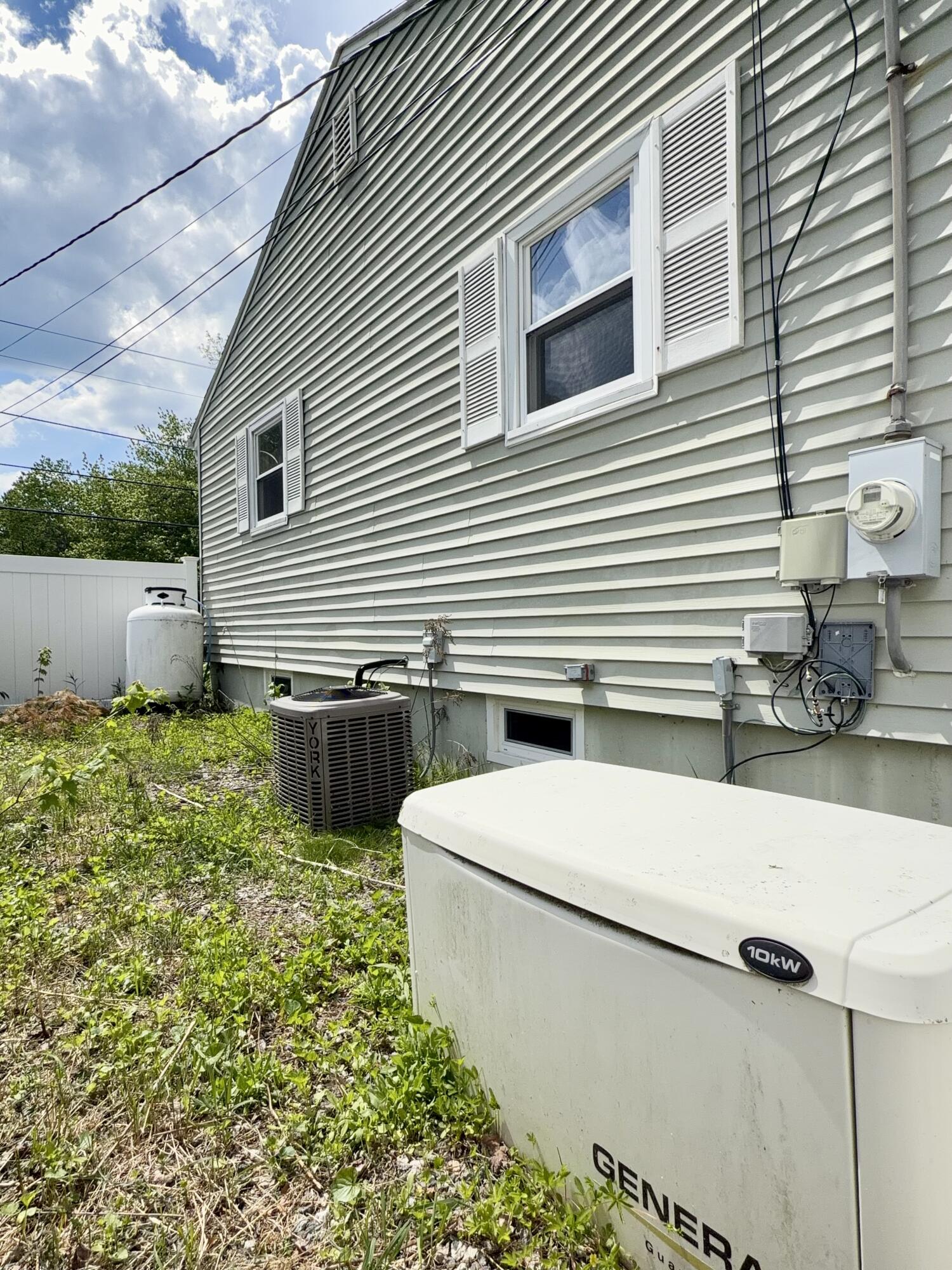 231 River Road Topsham ME 04086