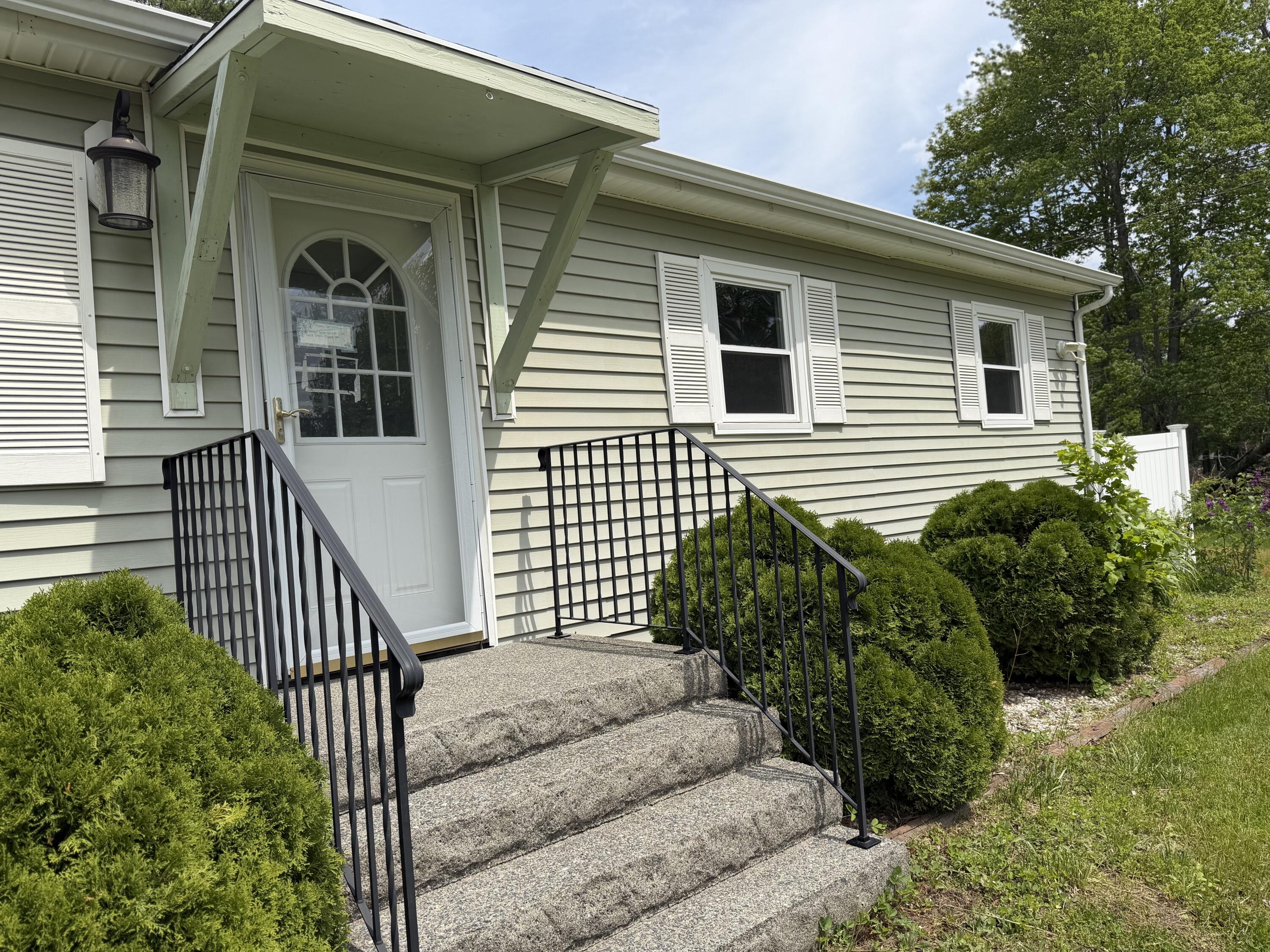 231 River Road Topsham ME 04086