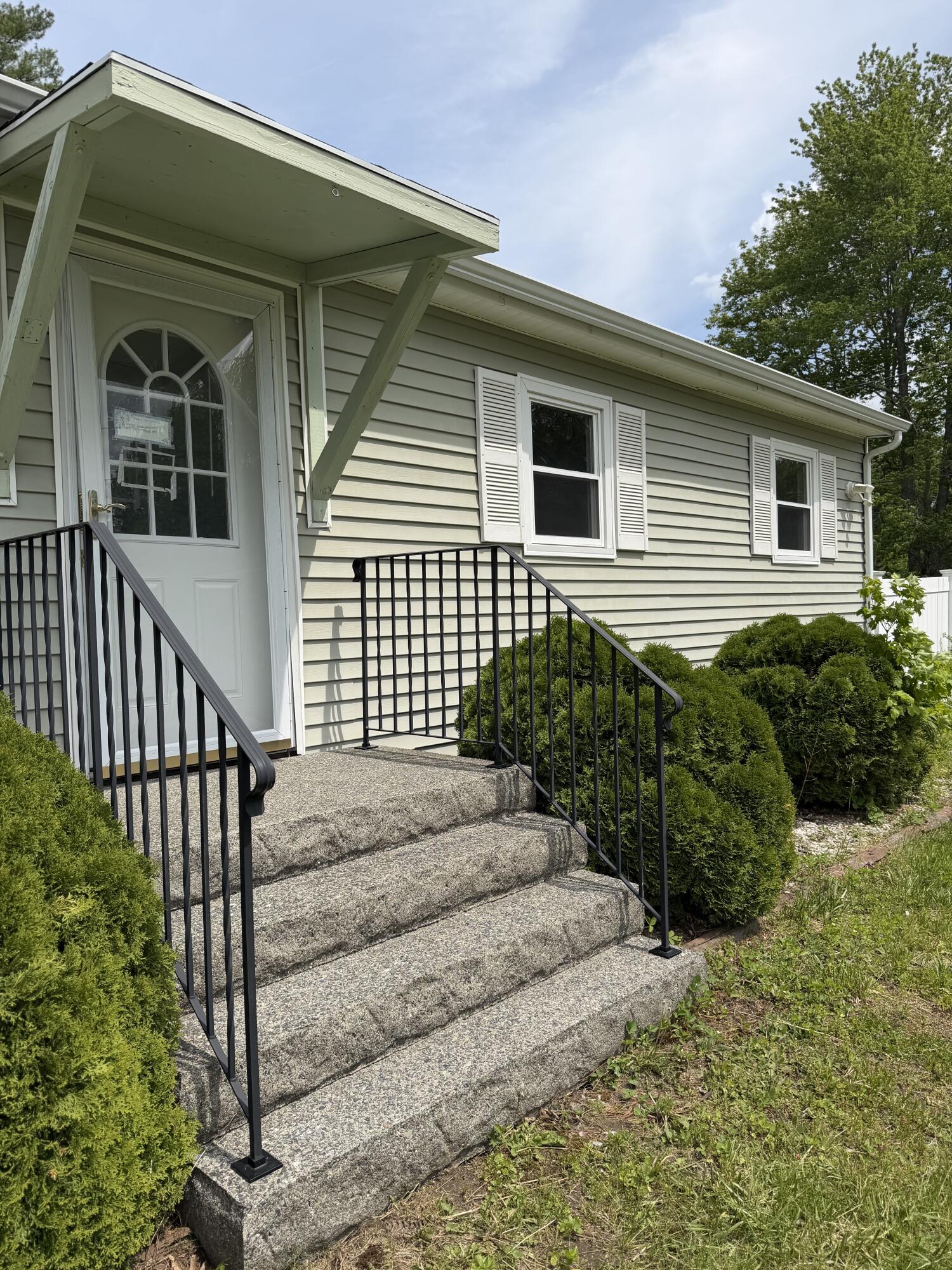 231 River Road Topsham ME 04086