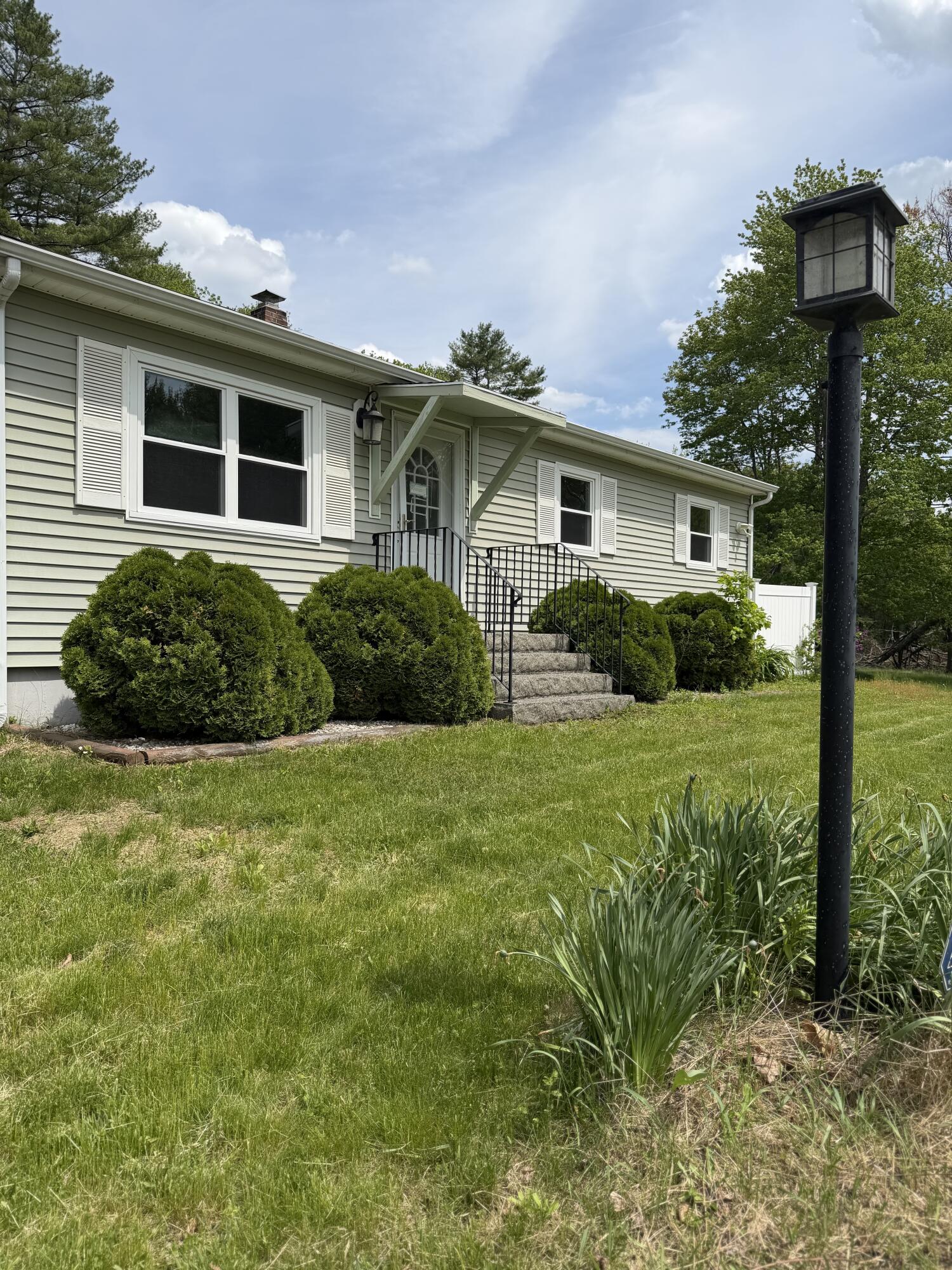231 River Road Topsham ME 04086