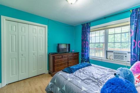 26 Lisa Lane Naples ME 04055