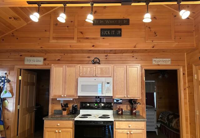 28 Valentine Lane Dexter ME 04930