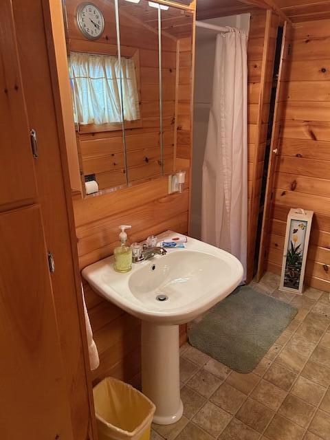 28 Valentine Lane Dexter ME 04930