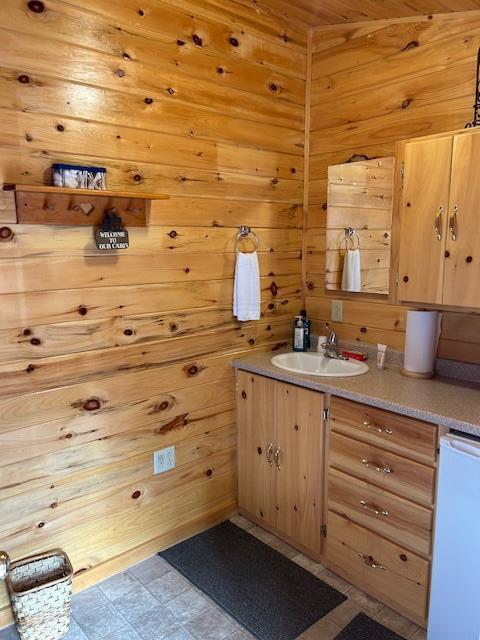 28 Valentine Lane Dexter ME 04930