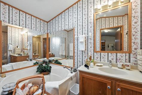 16 Garden Way Augusta ME 04330