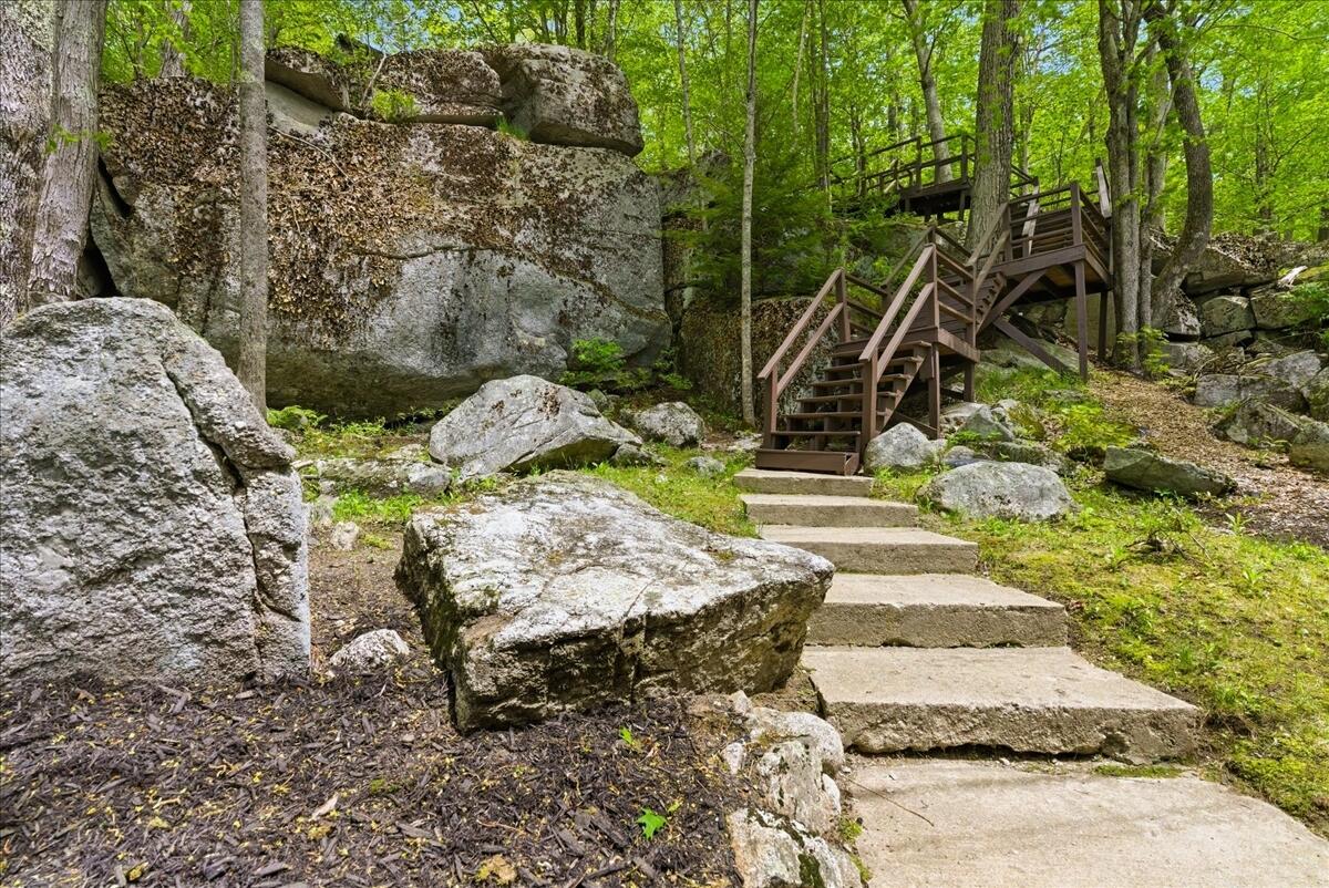 5 Cliff Lane Poland ME 04274