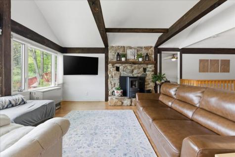 5 Cliff Lane Poland ME 04274