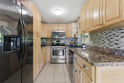 5 Cliff Lane Poland ME 04274