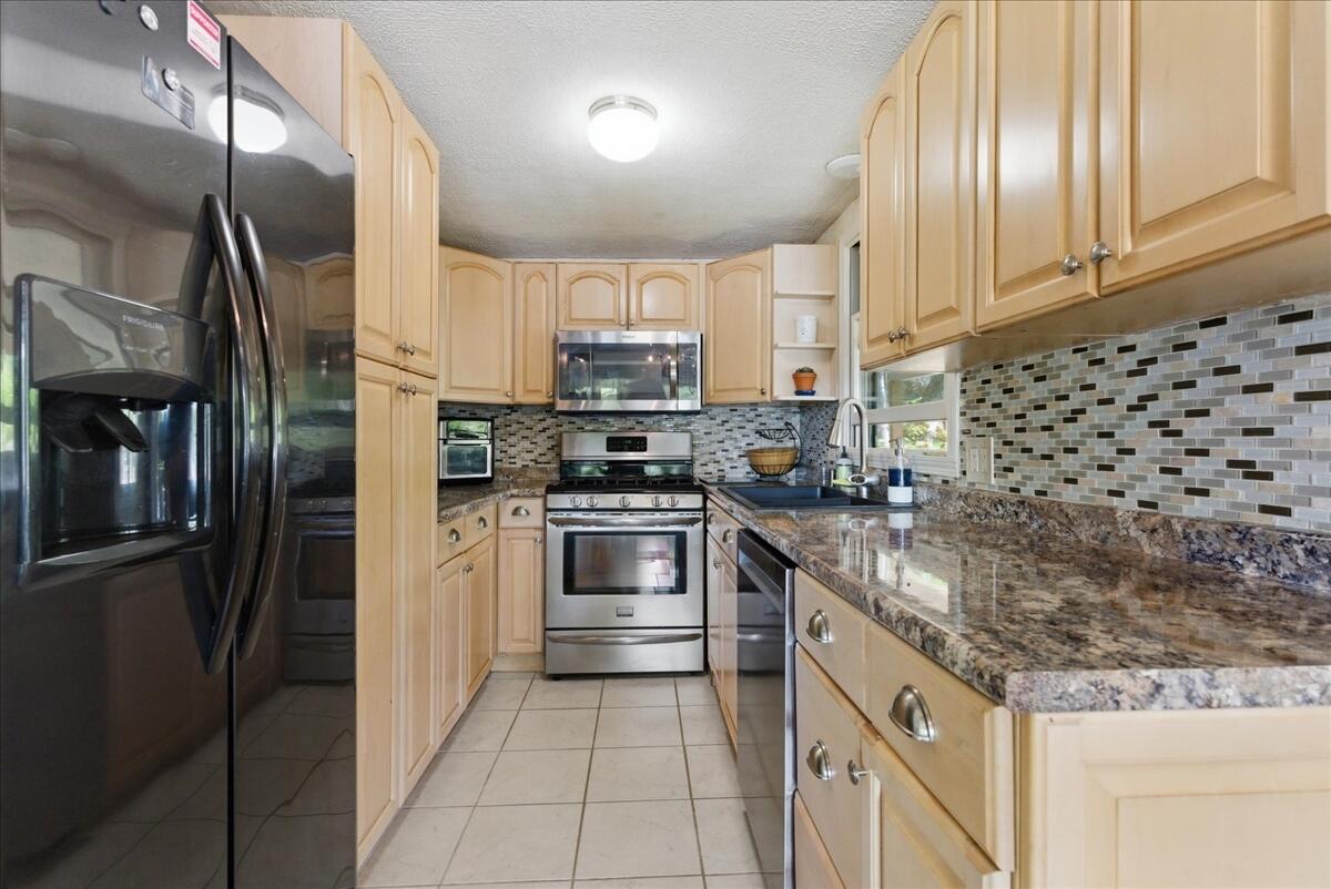 5 Cliff Lane Poland ME 04274
