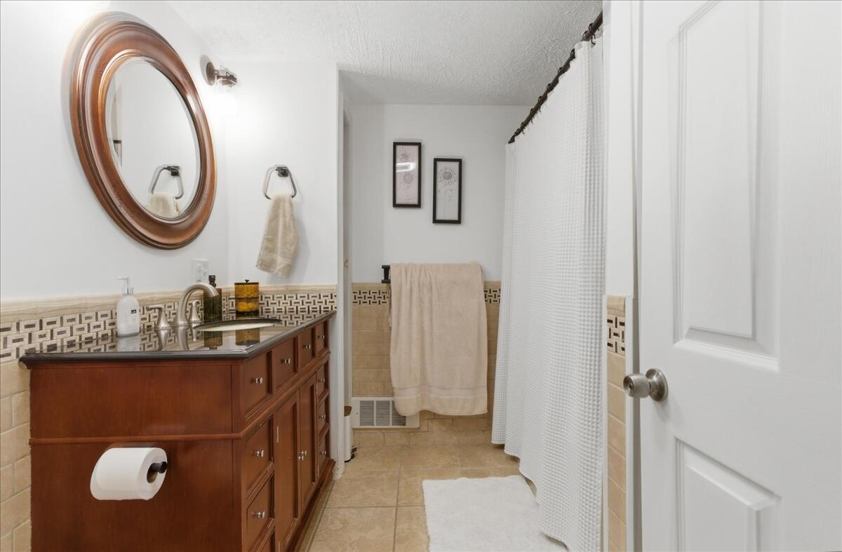 5 Cliff Lane Poland ME 04274