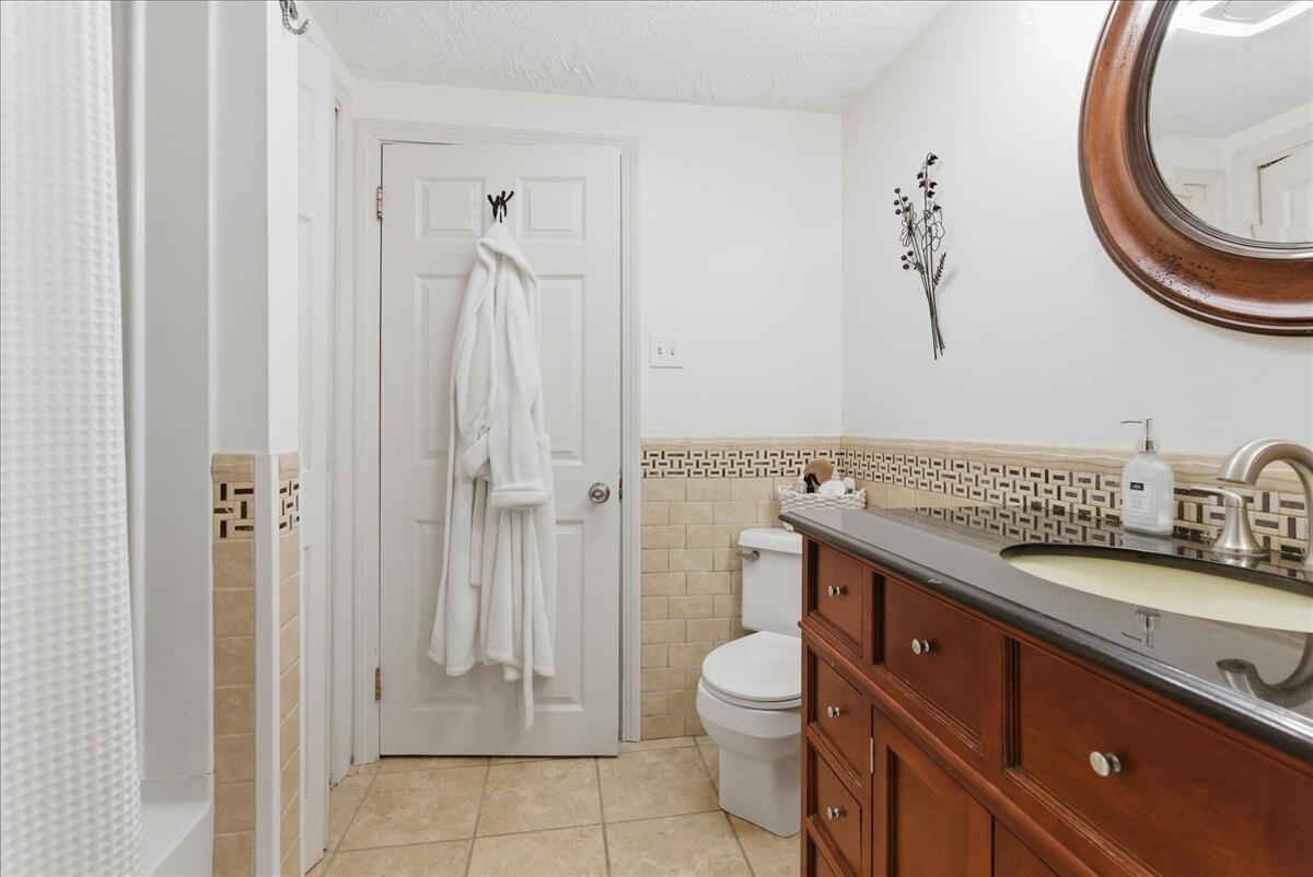 5 Cliff Lane Poland ME 04274