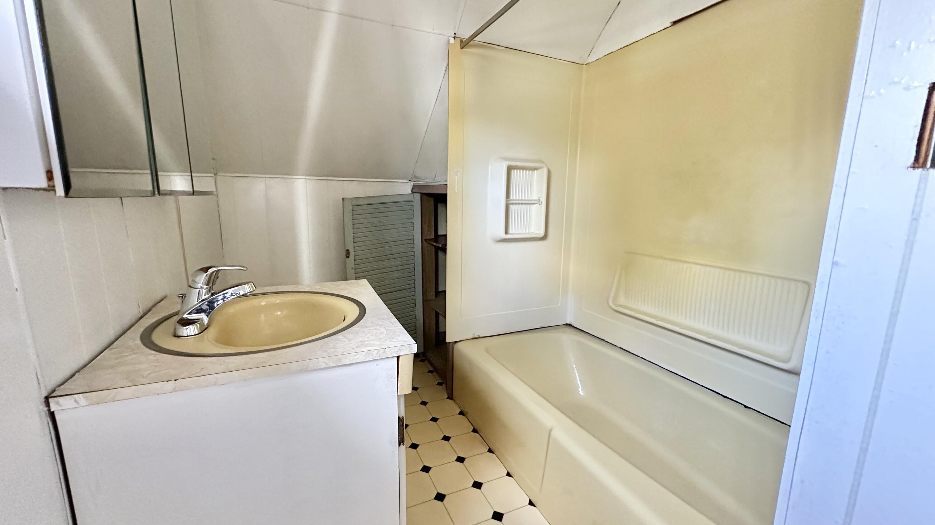 122 Knox Street Millinocket ME 04462