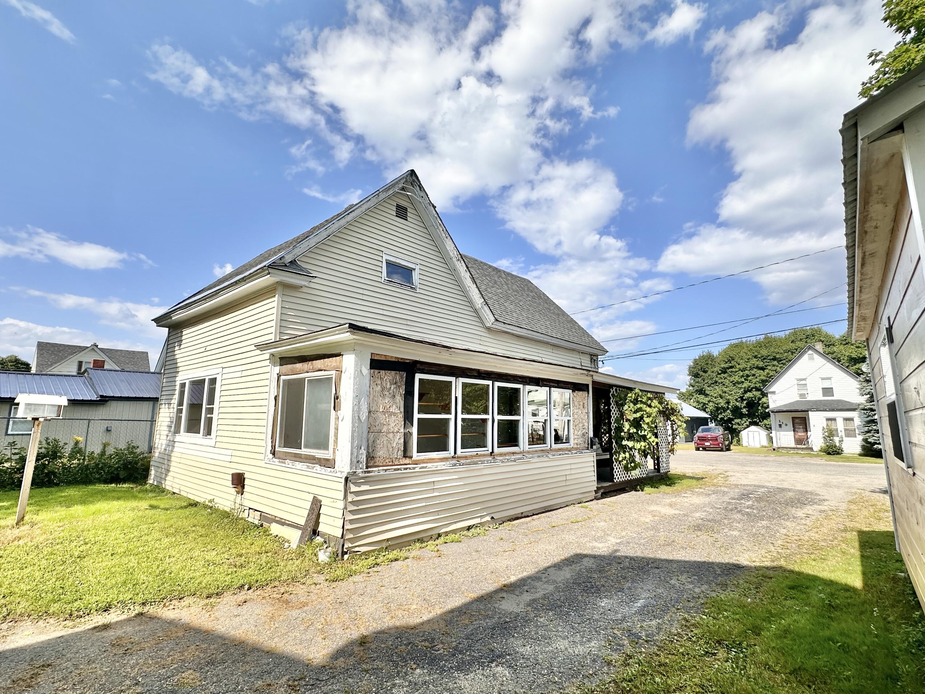 122 Knox Street Millinocket ME 04462