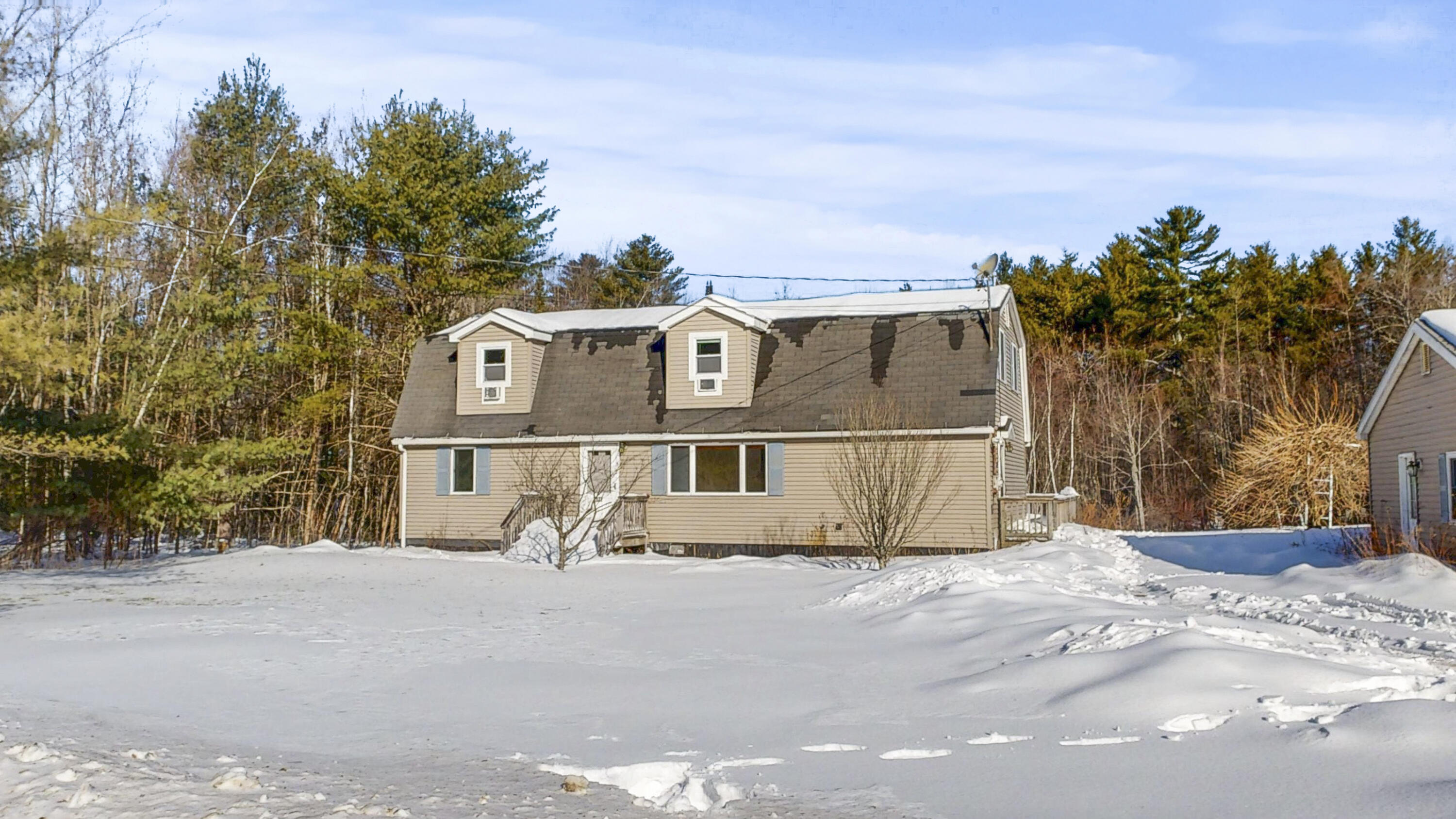 327 Route 135 Monmouth ME 04259