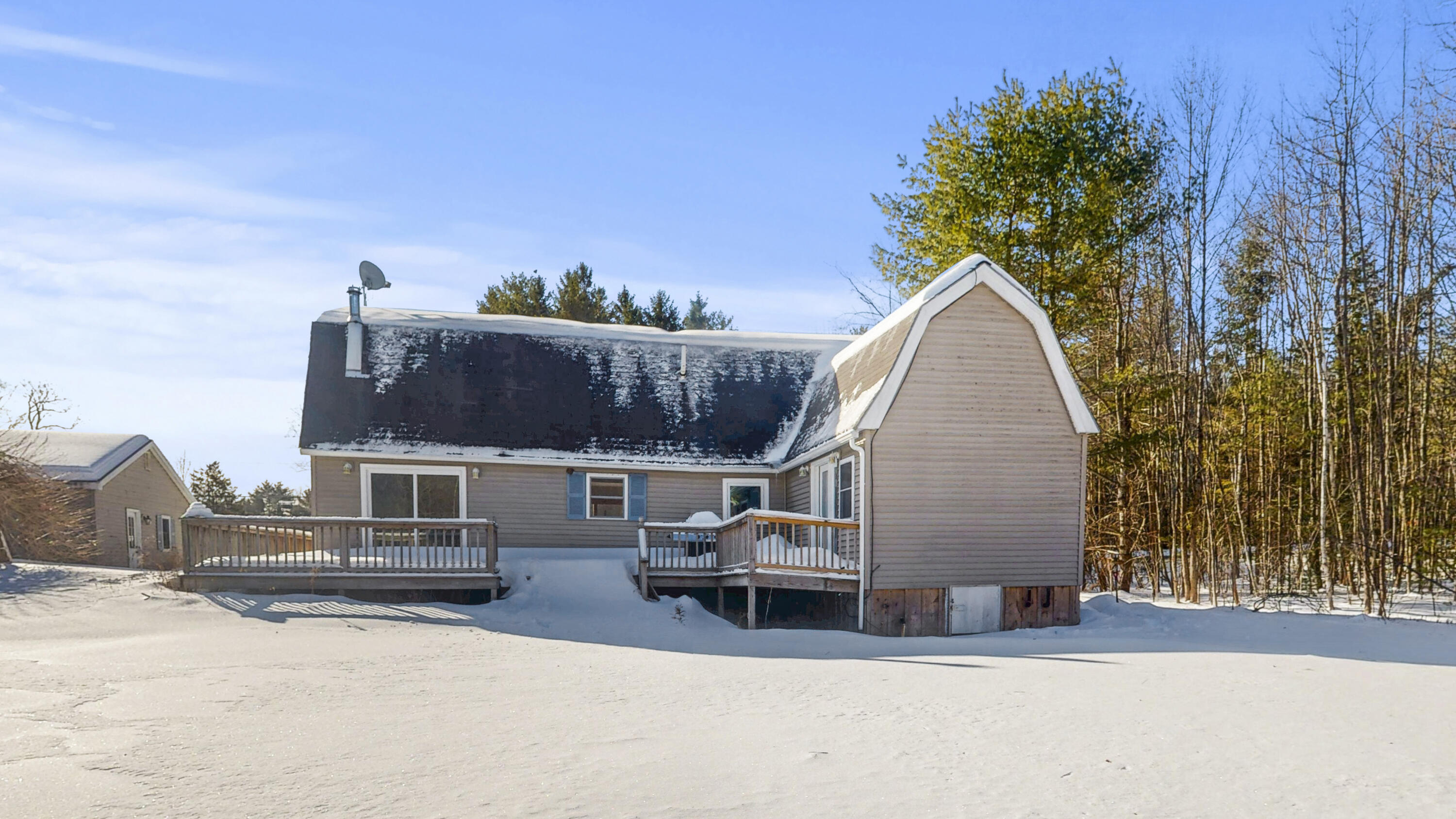 327 Route 135 Monmouth ME 04259