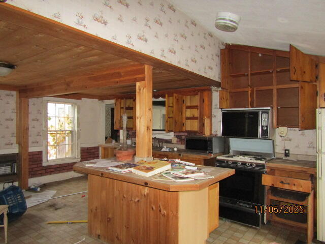 288 Shaker Road Gray ME 04039