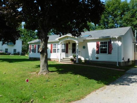 10 Spruce Street Newport ME 04953