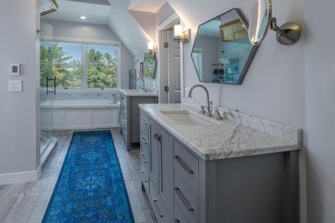 12 Bayview Drive Raymond ME 04071