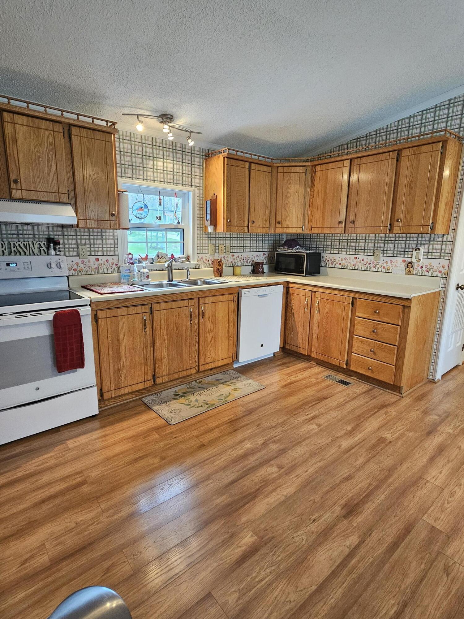 4 Hilltop Court Turner ME 04282