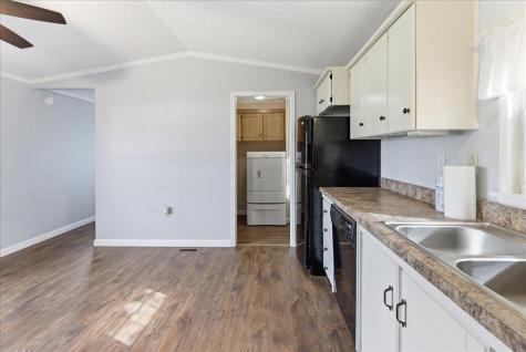 7 Toby Place Lewiston ME 04240