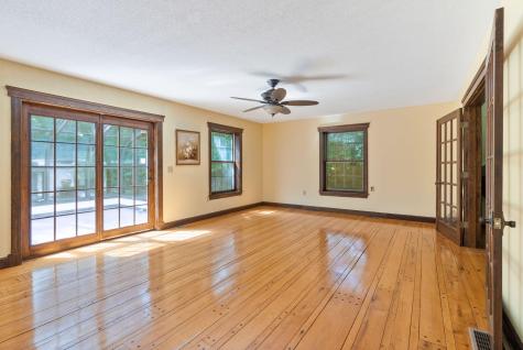 8 Susan Lane Falmouth ME 04105