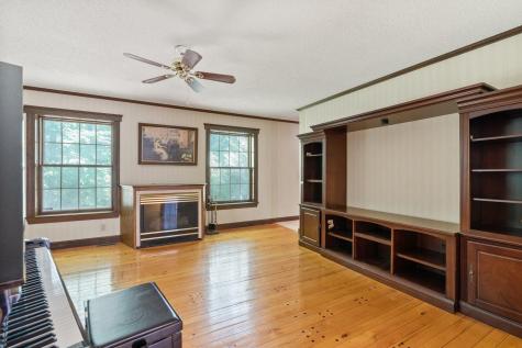 8 Susan Lane Falmouth ME 04105