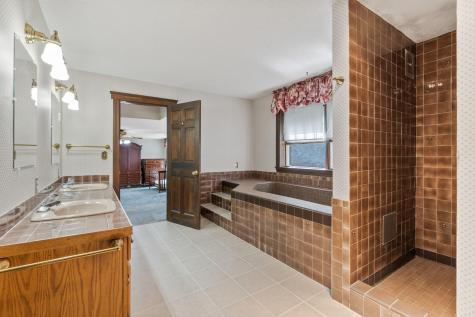 8 Susan Lane Falmouth ME 04105