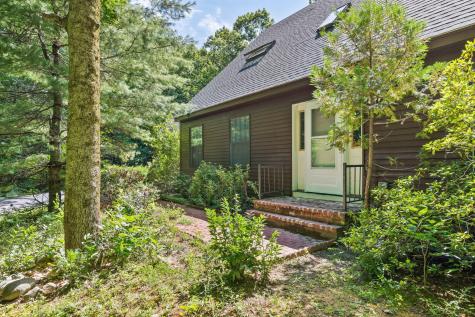 8 Susan Lane Falmouth ME 04105