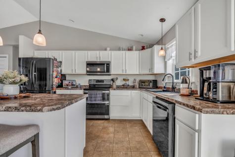 16 Hickory Drive Wiscasset ME 04578