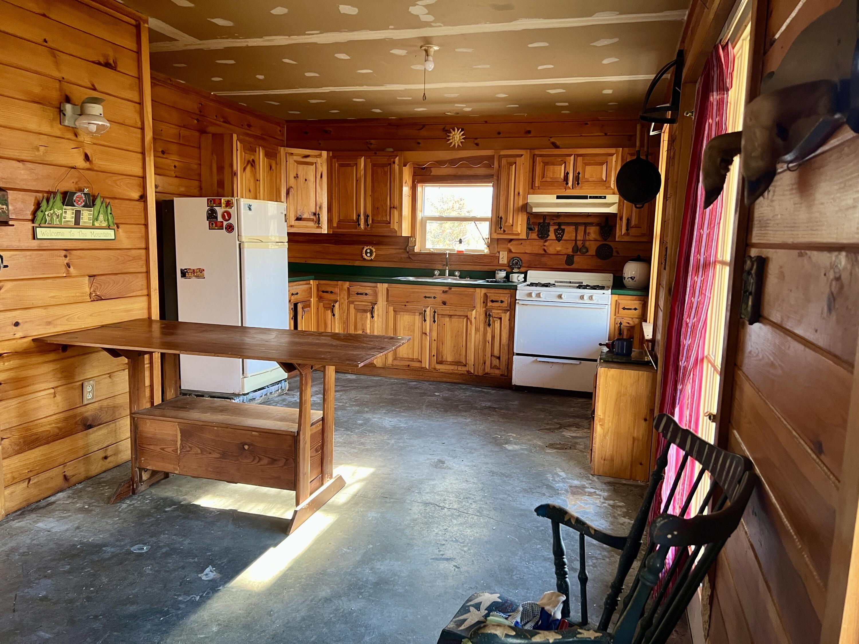 75 Ryemoor Heights Road Sumner ME 04292