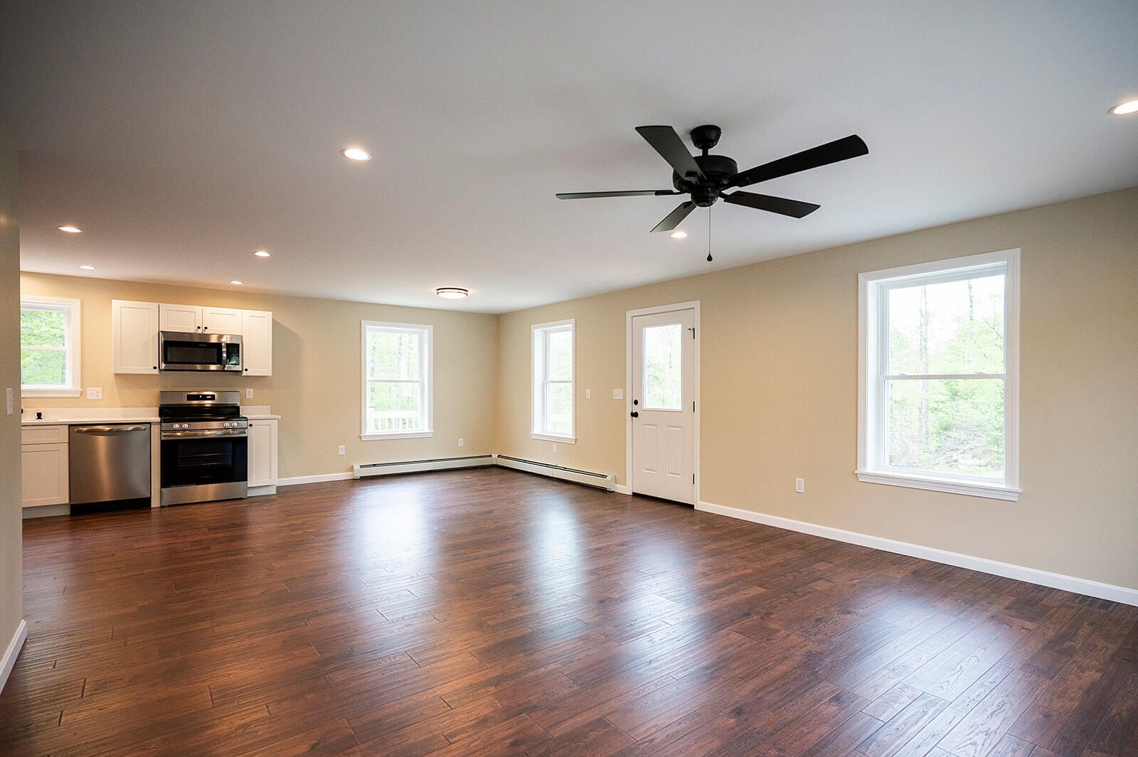 16 Dunham Lane Paris ME 04282