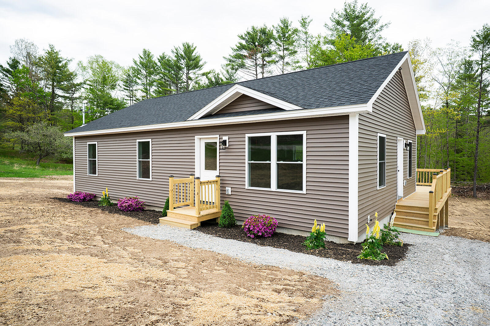 16 Dunham Lane Paris ME 04282