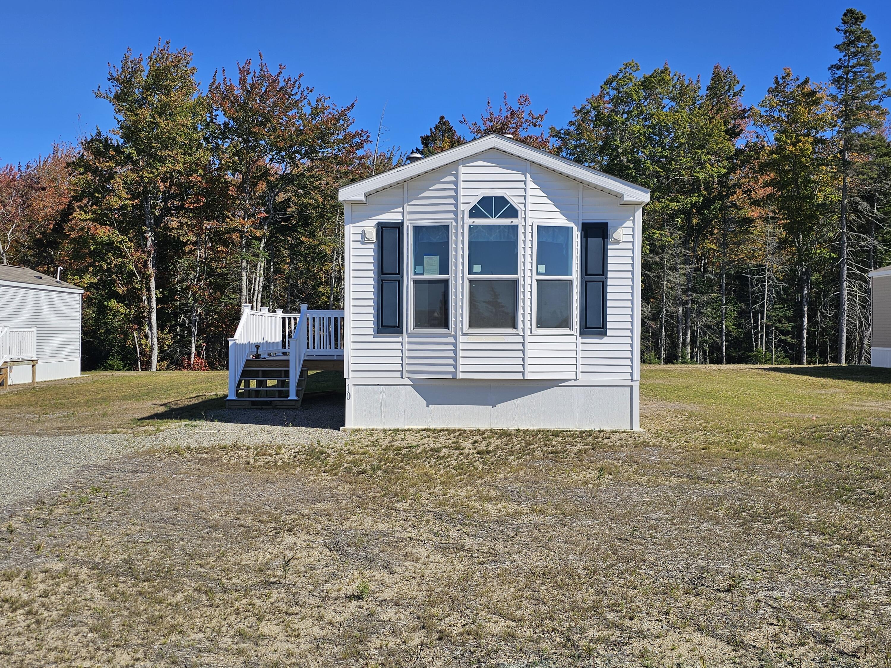 10 Goose Neck Road Hancock ME 04640